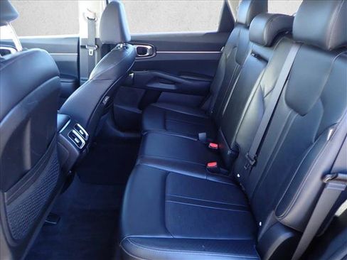 Used 2024 Kia Sorento S image 9