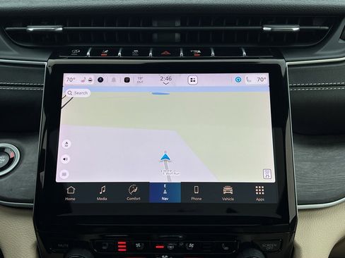 Used 2024 Jeep Grand Cherokee Limited w/ Luxury Tech Group II image 25