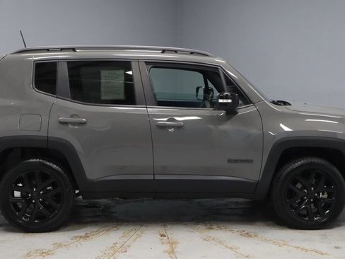 Used 2022 Jeep Renegade Altitude AWD/4WD image 12