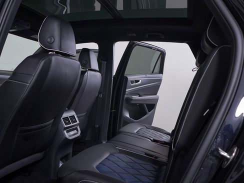 Used 2024 Volkswagen Atlas Cross Sport SEL Premium R-Line image 8