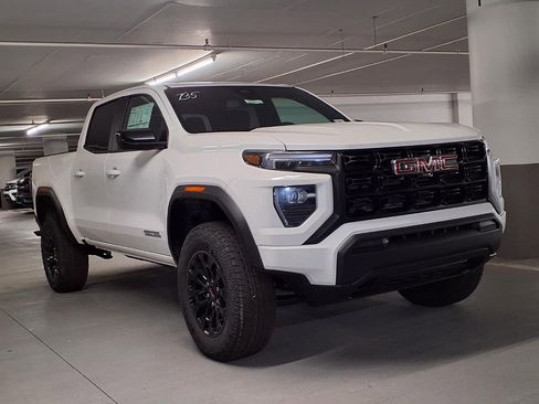 New 2026 GMC Canyon Elevation RWD image 3