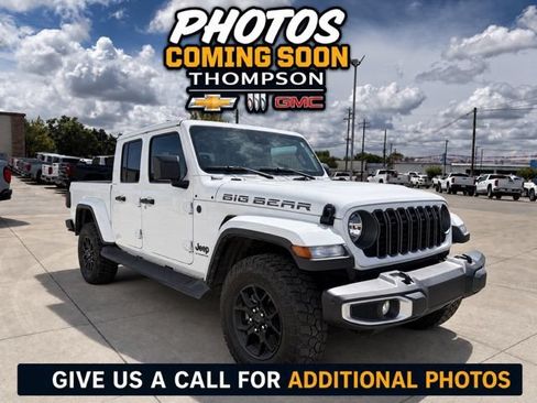 Used 2025 Jeep Gladiator Sport AWD/4WD image 1