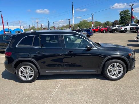 Used 2023 Mercedes-Benz GLB 250 4MATIC w/ Premium Package image 8