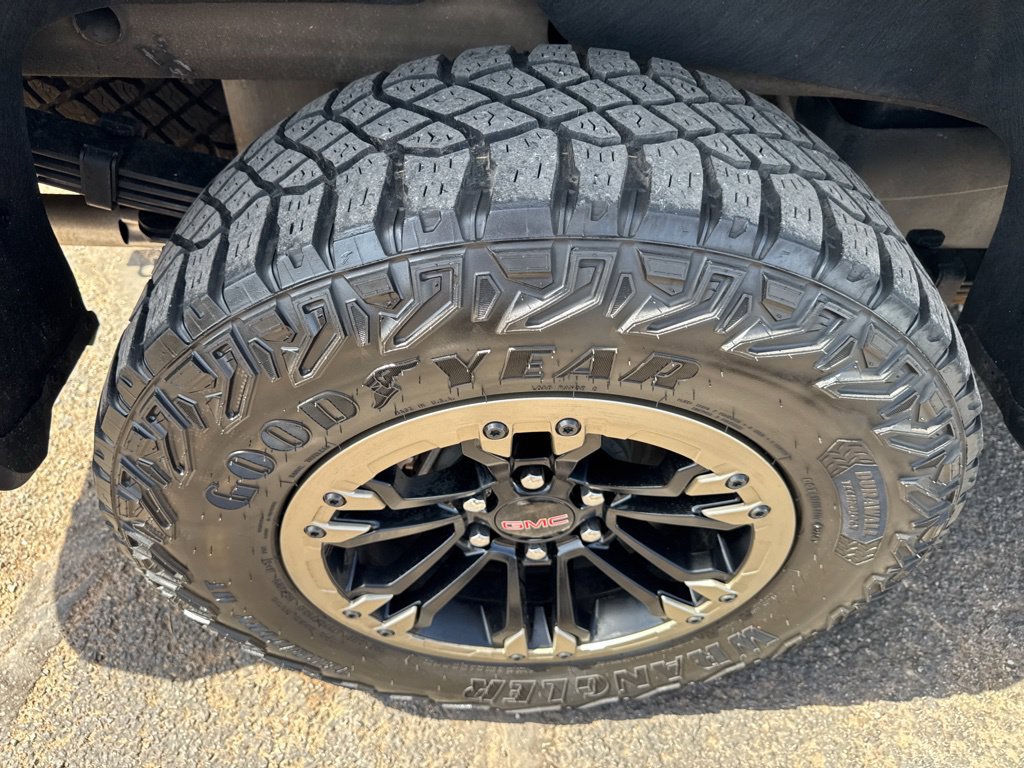 Used 2024 GMC Sierra 1500 AT4X AWD/4WD image 46