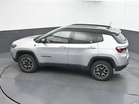 Used 2025 Jeep Compass Trailhawk AWD/4WD image 19