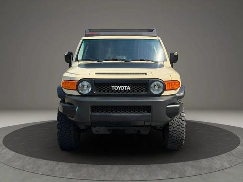 Used 2010 Toyota FJ Cruiser 4WD image 2