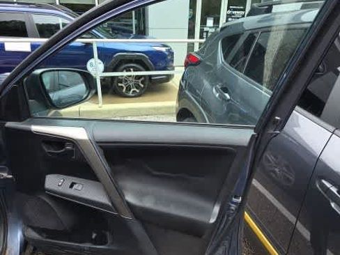 Used 2014 Toyota RAV4 LE AWD/4WD image 19