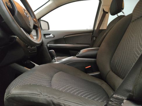 Used 2020 Dodge Journey SE FWD image 17