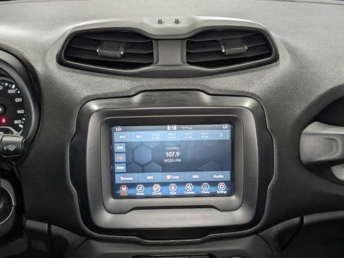 Used 2019 Jeep Renegade Latitude w/ Cold Weather Group AWD/4WD image 19