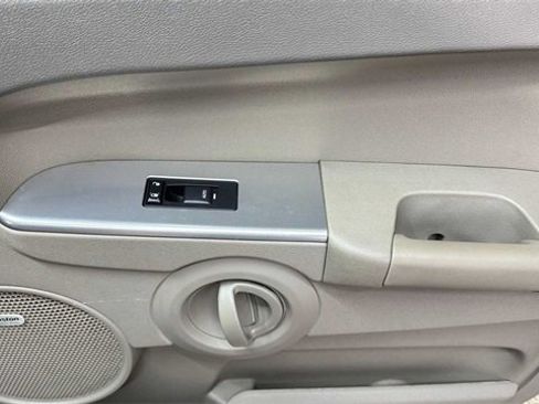 Used 2007 Jeep Commander Sport image 14