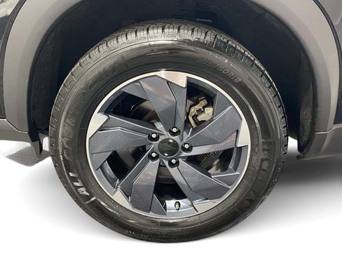 Used 2025 Nissan Rogue SV FWD image 10