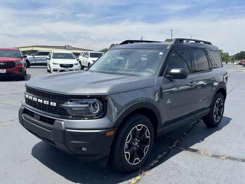 Used 2025 Ford Bronco Sport Outer Banks AWD/4WD image 2