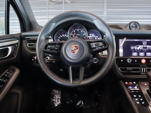 Certified 2026 Porsche Macan AWD/4WD image 15