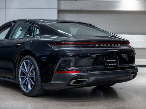 Certified 2025 Porsche Panamera image 24