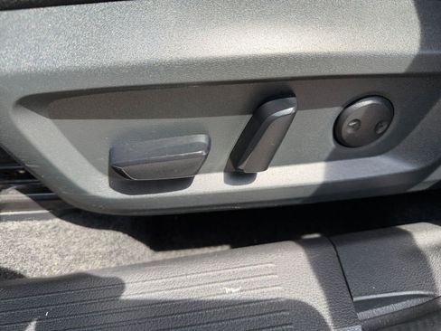 Used 2025 Nissan Rogue SV FWD image 22