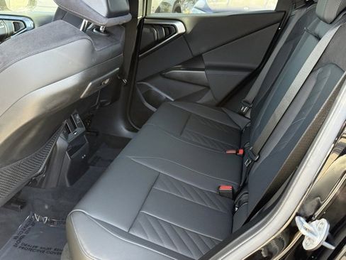 Used 2025 BMW X3 xDrive30i w/ Premium Package image 32