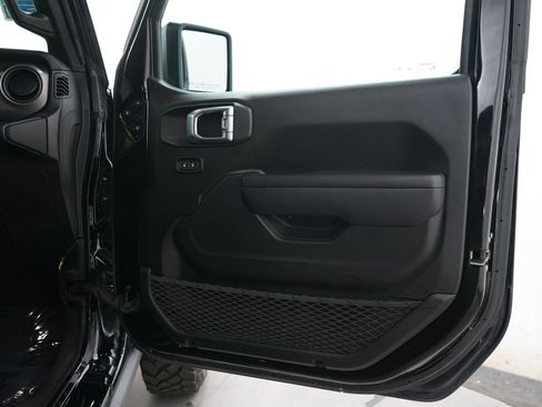 Used 2023 Jeep Wrangler Unlimited w/ Cold Weather Group AWD/4WD image 9