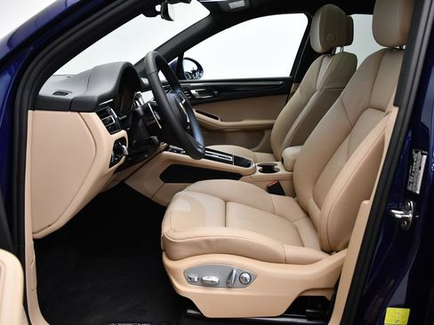 Used 2025 Porsche Macan image 36