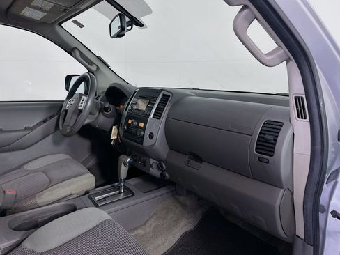 Used 2013 Nissan Frontier SV w/ SV Value Truck Pkg AWD/4WD image 26