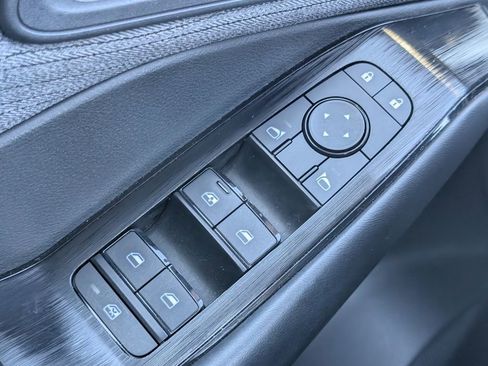 Used 2023 Nissan Rogue S image 13