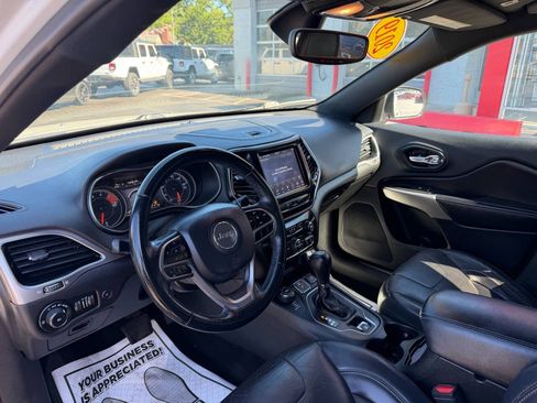 Used 2019 Jeep Cherokee High Altitude AWD/4WD image 10
