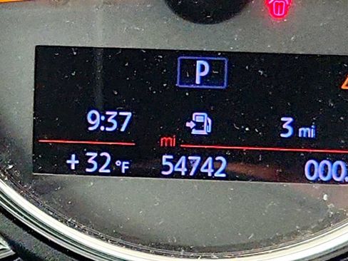 Used 2018 MINI Cooper Countryman with Technology & Premium Pack image 15