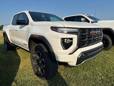 Used 2023 GMC Canyon AT4 w/ AT4 Premium Package AWD/4WD image 3