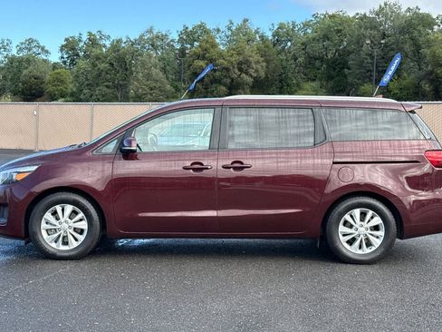 Used 2017 Kia Sedona LX w/ LX Essentials Premium Package FWD image 6