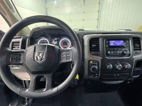 Used 2019 RAM 1500 Express AWD/4WD image 35
