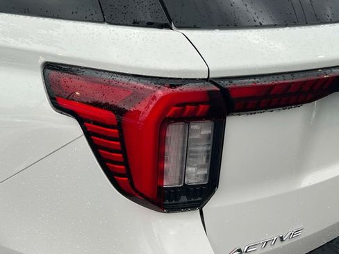 Used 2026 Ford Explorer Active w/ Active Comfort Package AWD/4WD image 10