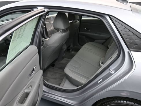 Certified 2025 Hyundai Elantra Sport image 11