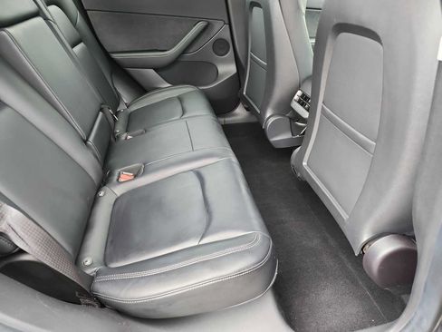 Used 2021 Tesla Model Y Long Range AWD/4WD image 17