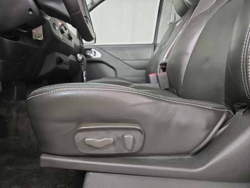 Used 2018 Nissan Frontier PRO-4X w/ Pro-4x Luxury Package AWD/4WD image 31