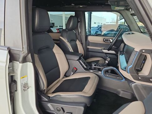 Used 2023 Ford Bronco Wildtrak image 27