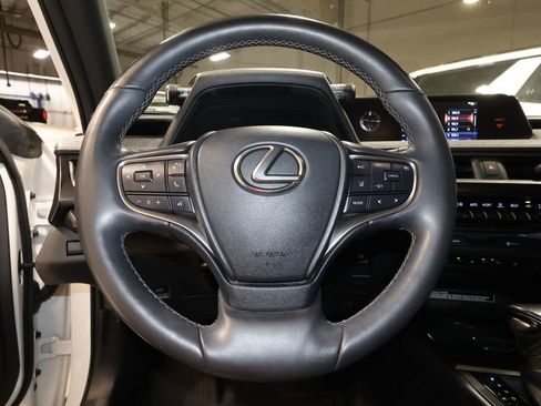 Used 2022 Lexus UX 200 w/ Premium Package image 10