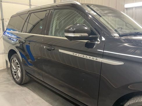 Used 2025 Lincoln Navigator Reserve AWD/4WD image 2