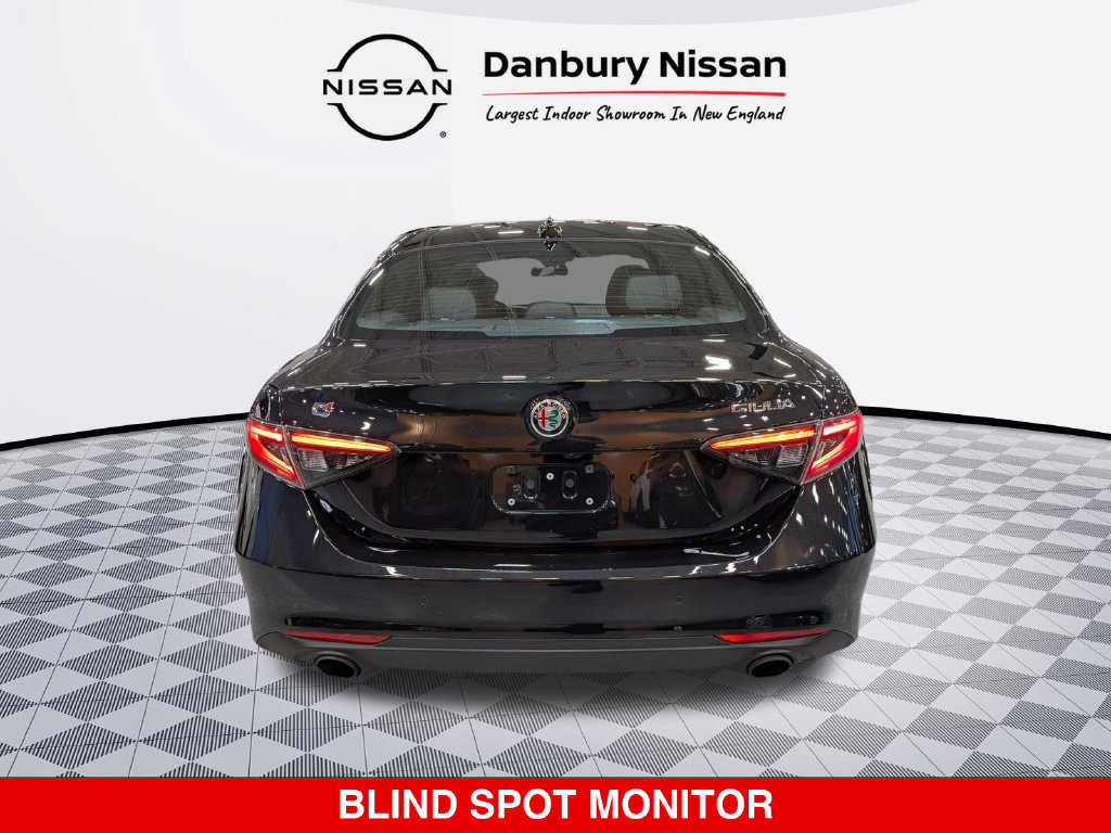 Used 2024 Alfa Romeo Giulia Ti AWD/4WD image 4
