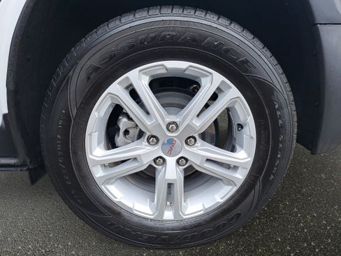 Used 2024 GMC Terrain SLE FWD image 29
