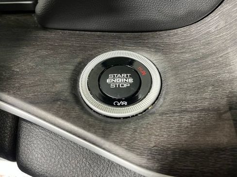 Used 2023 Jeep Grand Cherokee L Limited AWD/4WD image 25
