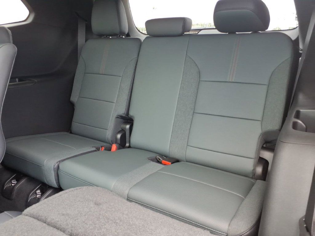 New 2026 GMC Acadia AT4 w/ LPO, Floor Liner Package AWD/4WD image 14