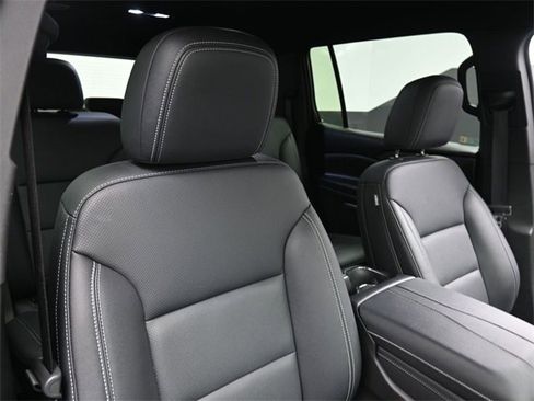 Used 2025 Chevrolet Traverse LT image 29