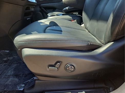 Used 2025 Chrysler Pacifica Select FWD image 23
