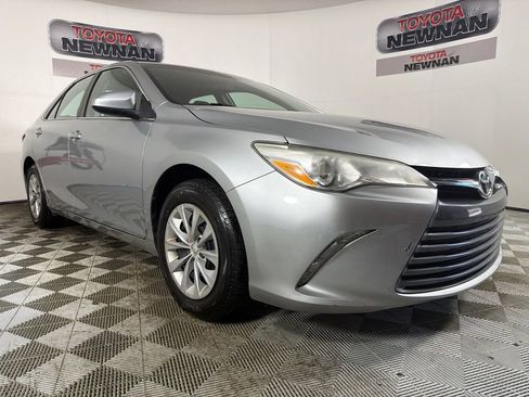 Used 2015 Toyota Camry LE FWD image 1