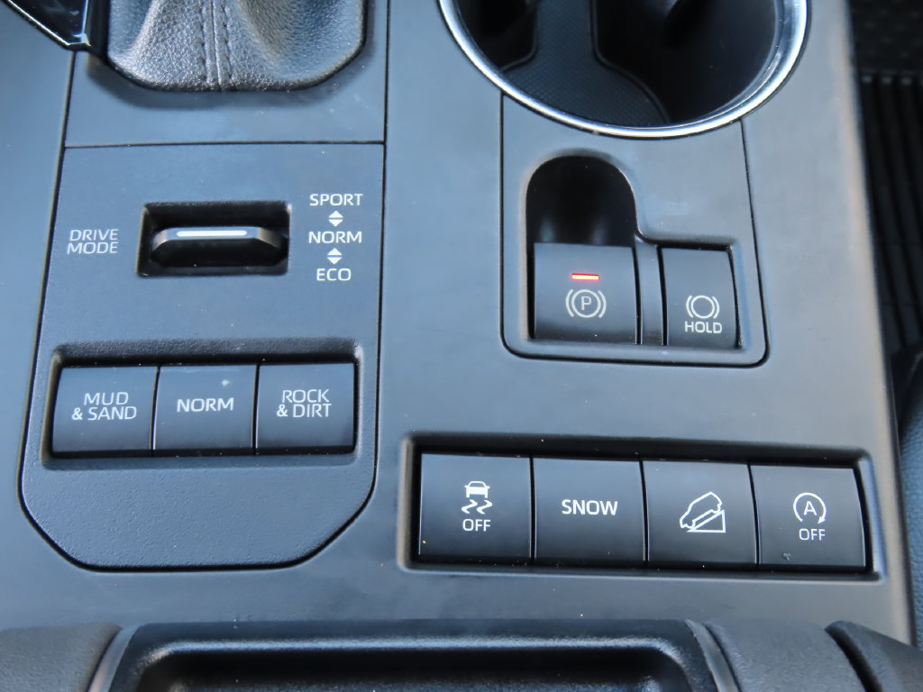 Used 2021 Toyota Highlander XLE AWD/4WD image 11