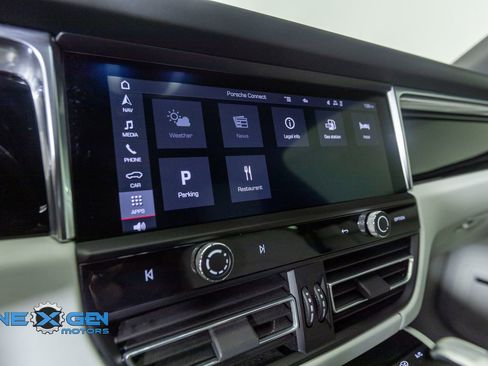 Used 2024 Porsche Macan AWD/4WD image 22