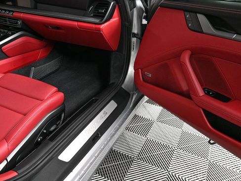 Certified 2024 Porsche 911 Targa 4S image 23