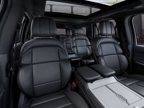 New 2027 Lincoln Navigator Reserve AWD/4WD image 10