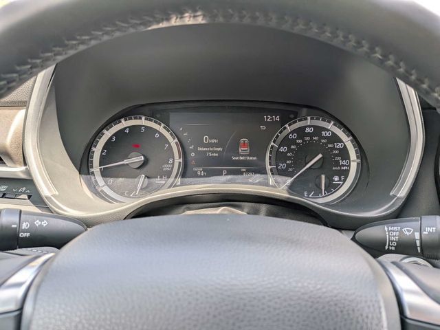 Used 2021 Toyota Highlander XLE FWD image 28