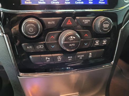 Used 2019 Jeep Grand Cherokee Limited image 37