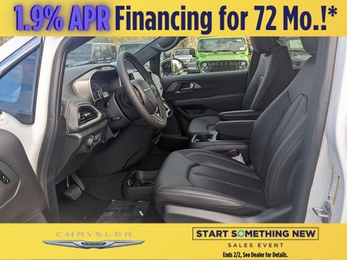 New 2026 Chrysler Pacifica Select image 11